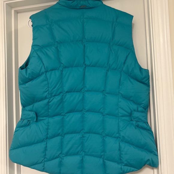 Women’s Eddie Bauer down vest - Picture 4 of 4